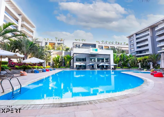 Expert In Ocean Blue Near Airport - No Pool Access